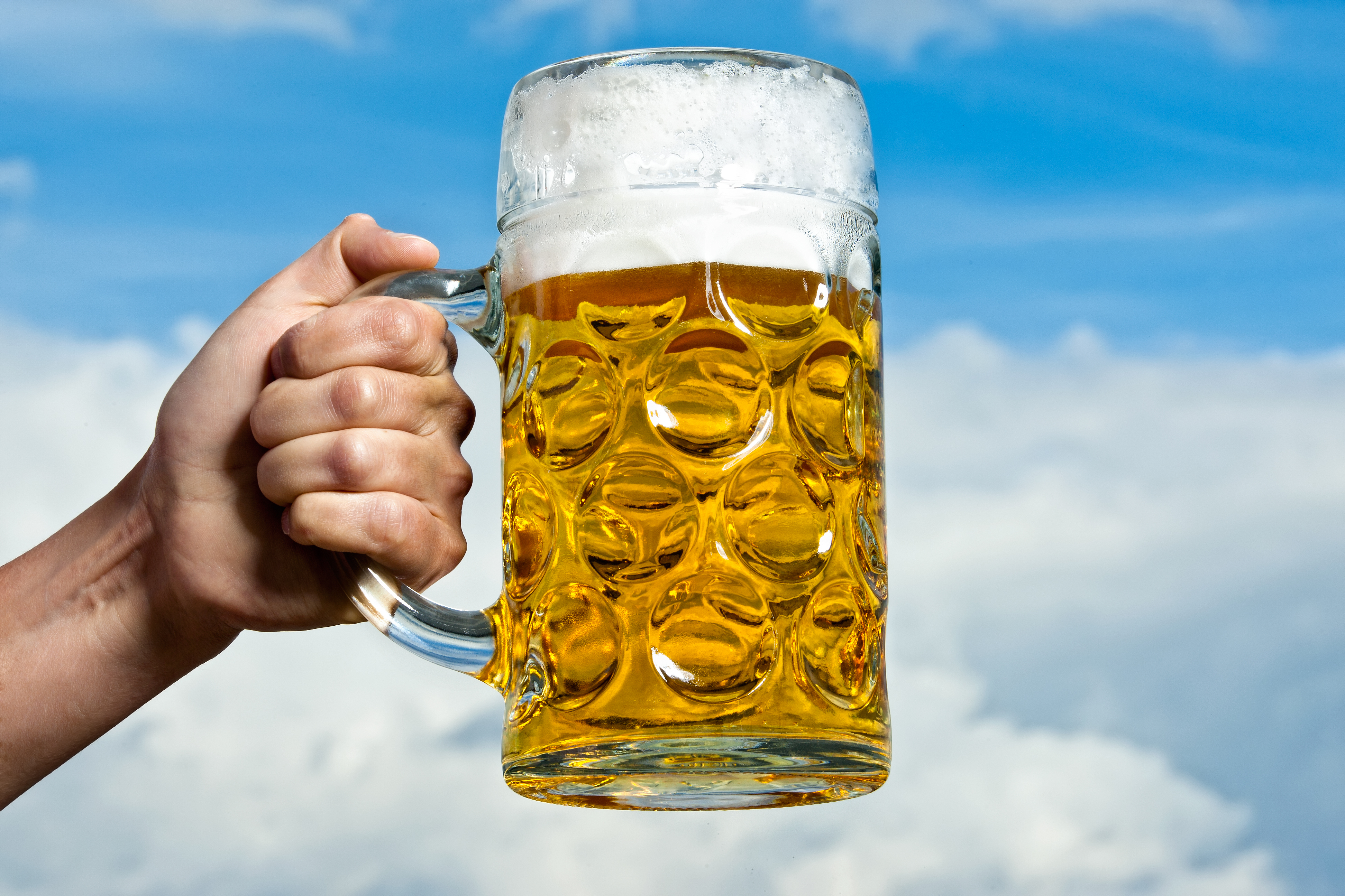 Welche sind die besten Biergärten in München? Schau mal - 1 Maß Bier