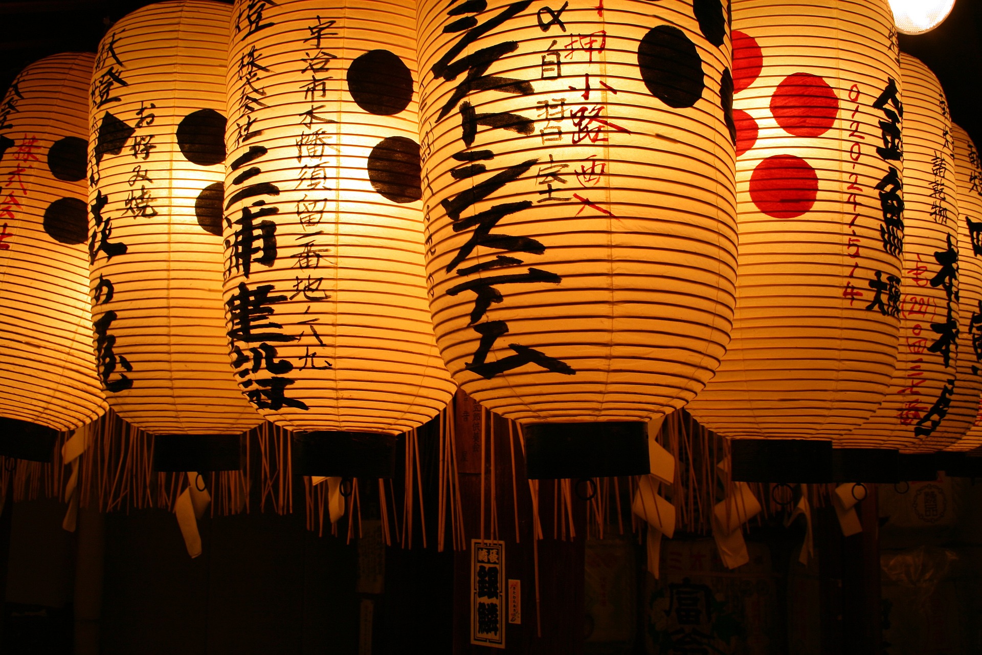 lanterns-1043416_1920