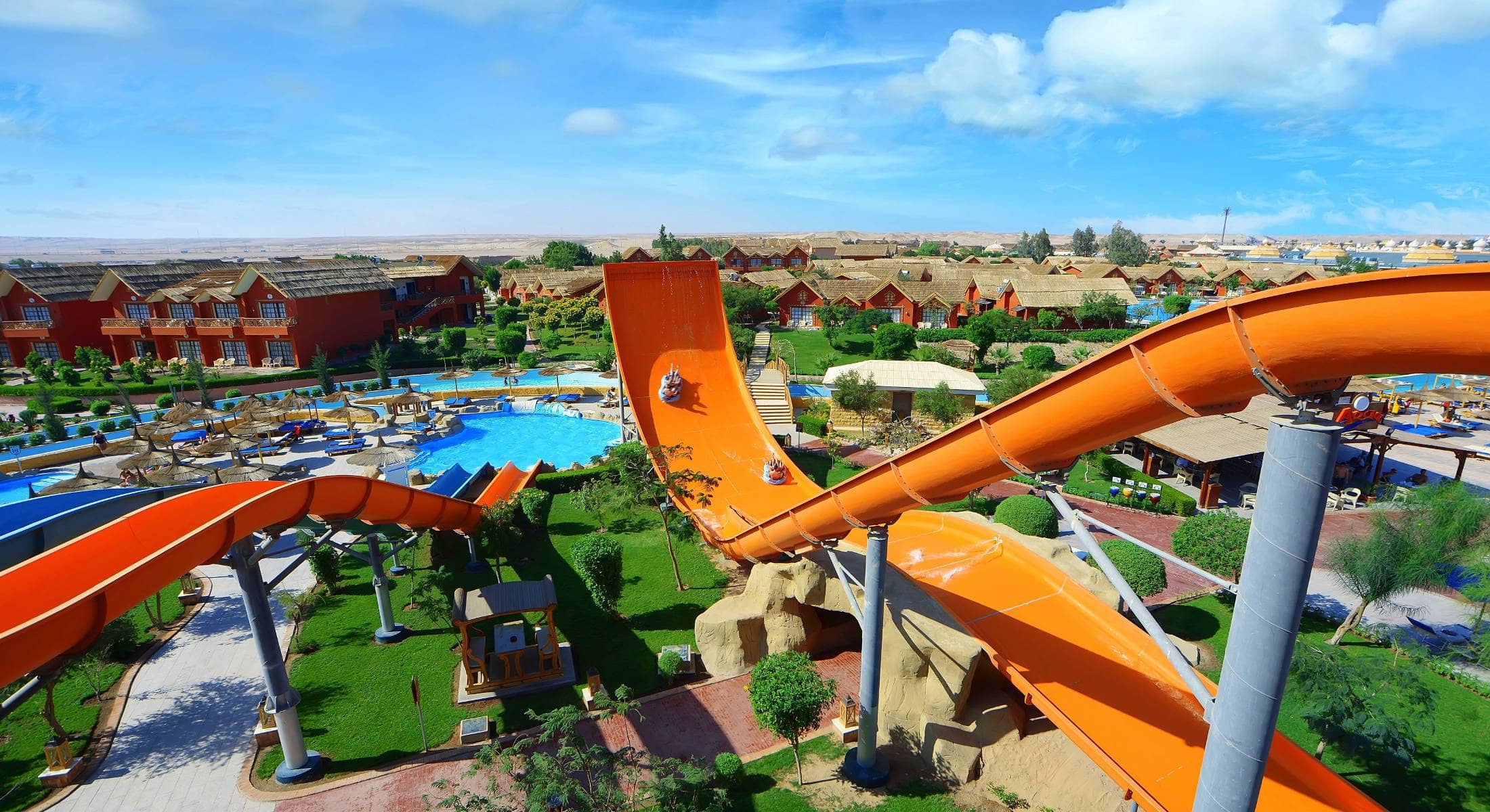 35 Wasserrutschen im Jungle Aqua Park Resort warten