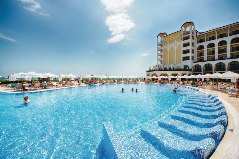 ab 569 € 1 Woche Bulgarien im 4*Riu Hotel mit All Inclusive & Flug