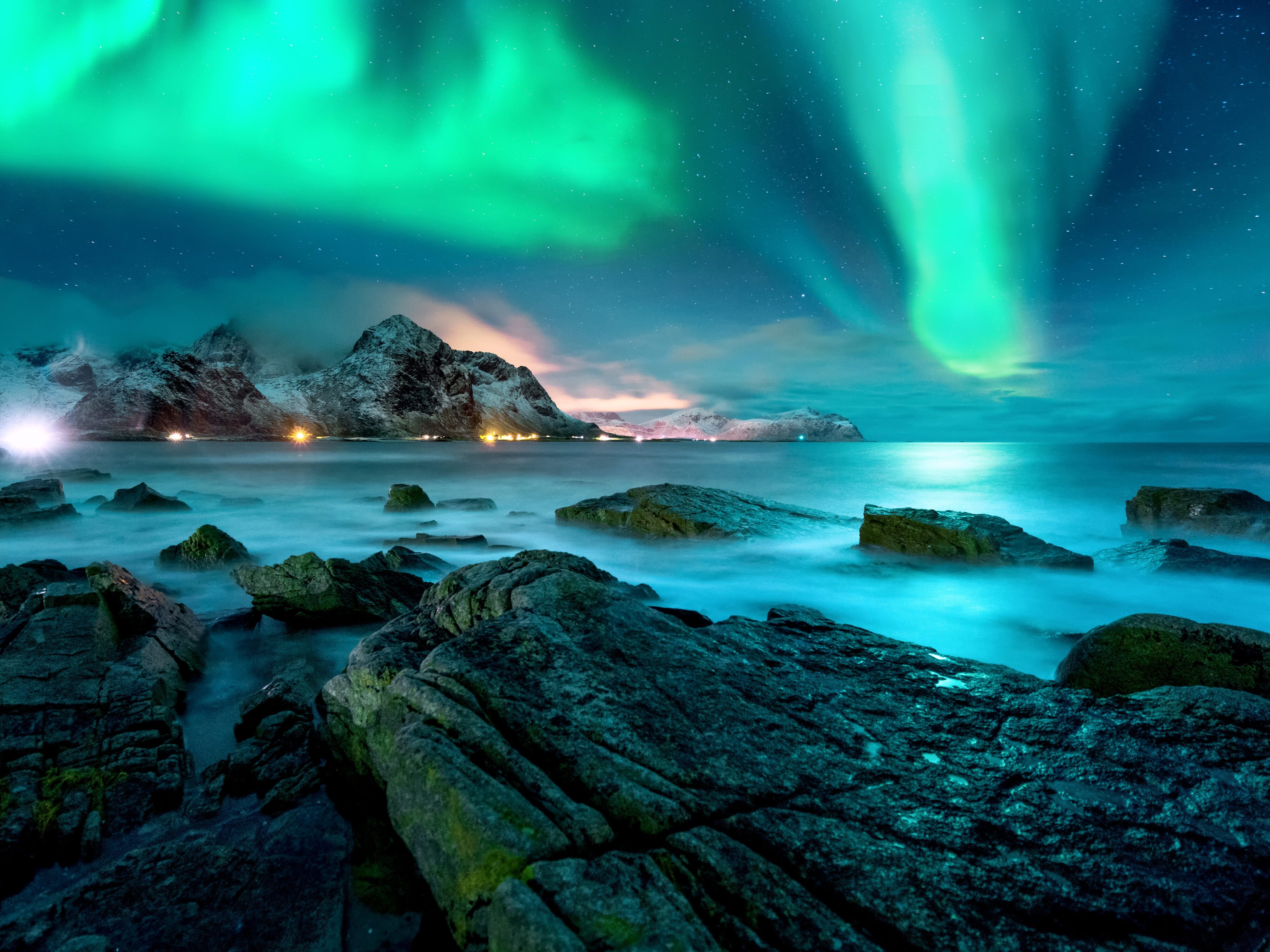 Aurora,Borealis,Above,Snowy,Islands,Of,Lofoten
