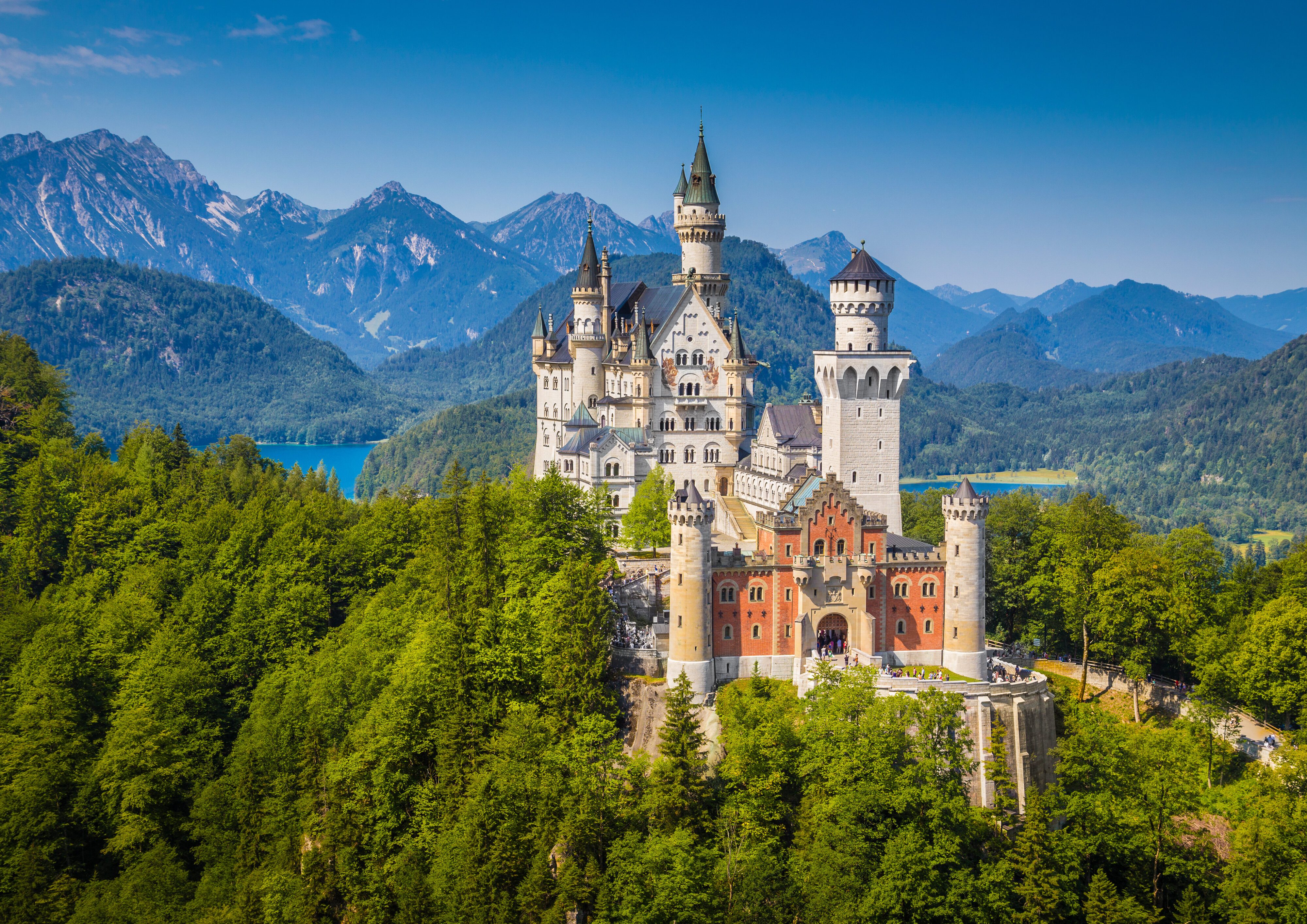 Beautiful,View,Of,World-famous,Neuschwanstein,Castle,,The,Nineteenth-century,Romanesque,Revival