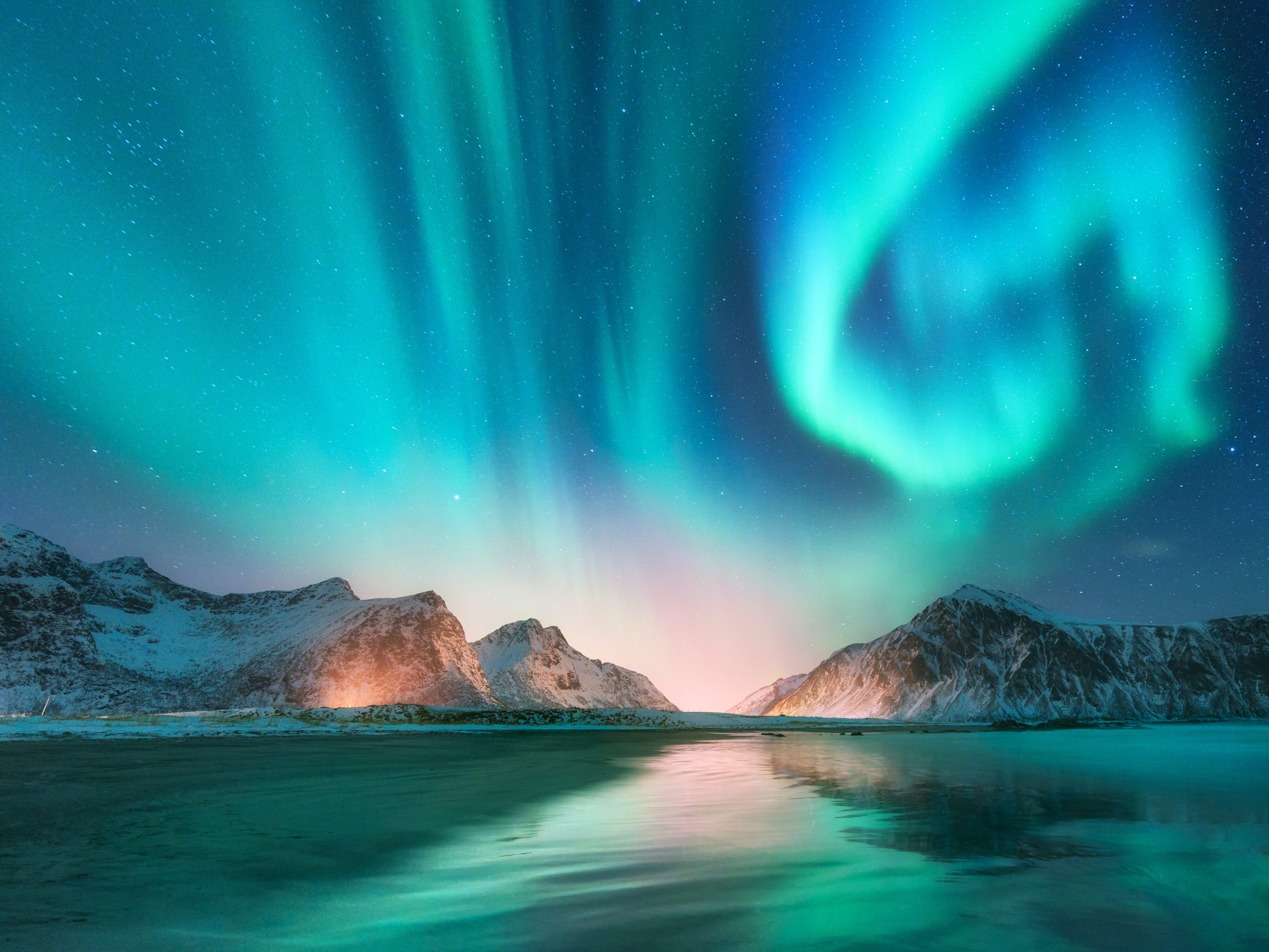 Aurora,Borealis,In,Lofoten,Islands,,Norway.,Aurora.,Green,Northern,Lights.