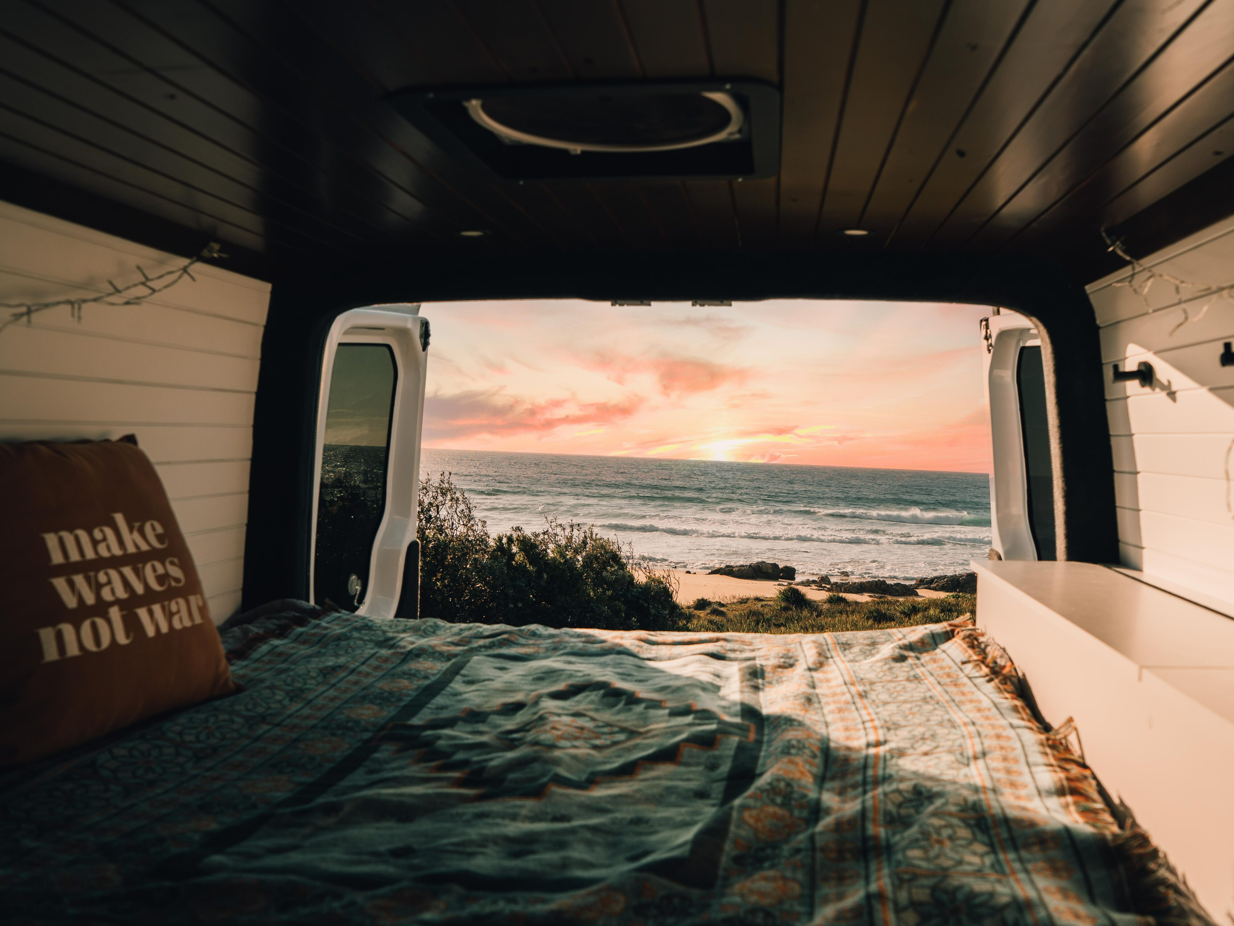 sean-gatz-Olpdt6vIqpY-unsplash Aloha Hawaii: Vanlife & California Dreaming!