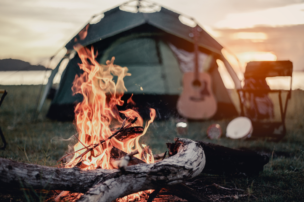 Group,Of,Friends,Camping.they,Are,Sitting,Around,Fire,Camp.
