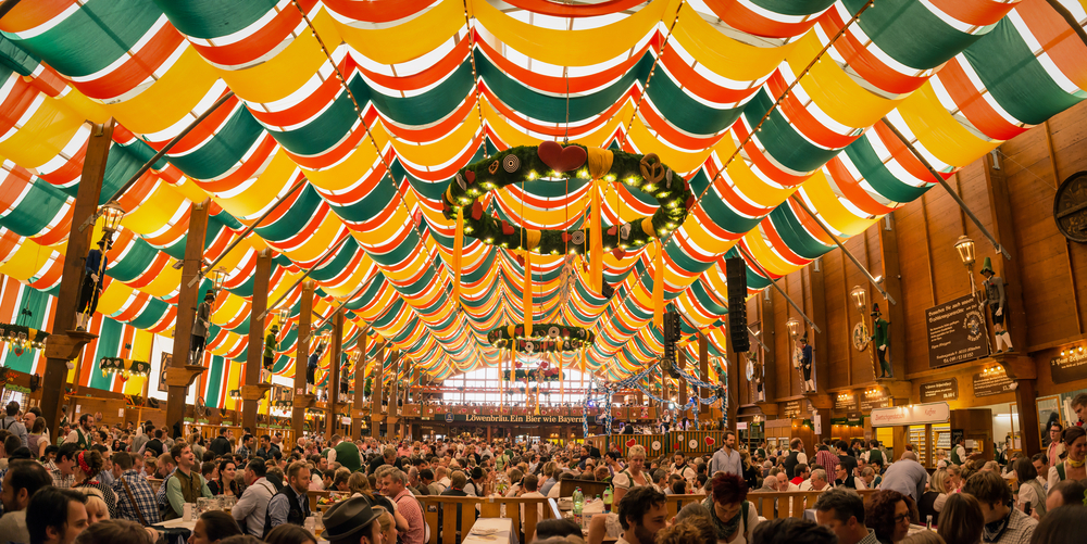 Oktoberfest 2025 Hotel in München mit Biergarten